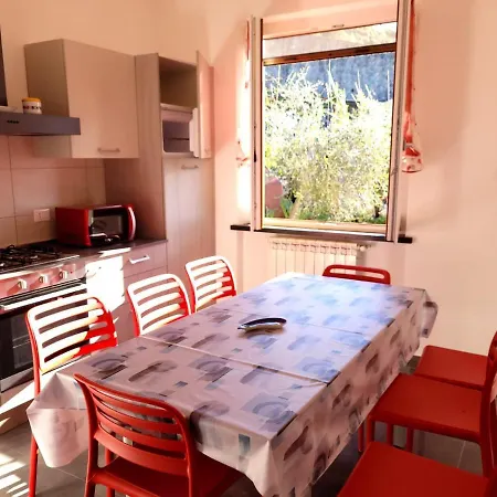 Apartment Trilocale Con Giardino *