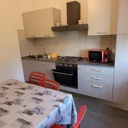 Apartment Trilocale Con Giardino